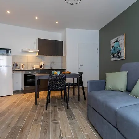 Loc Trotteur Le Romarin Gare Sncf De Apartman Lourdes