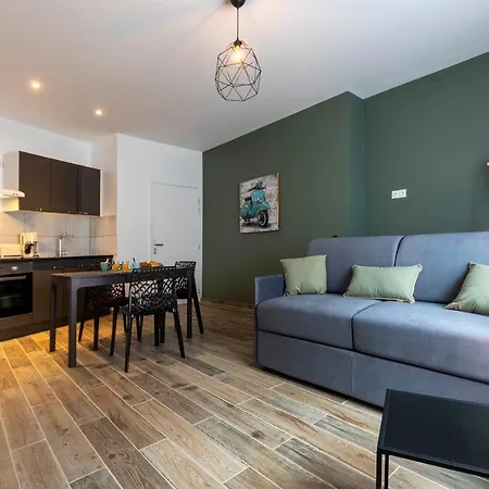 Loc Trotteur Le Romarin Gare Sncf De * Λούρδη