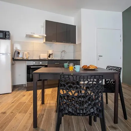 Loc Trotteur Le Romarin Gare Sncf De