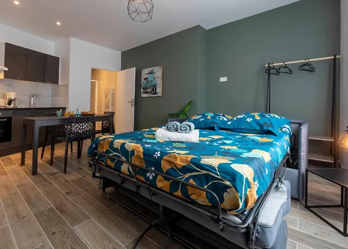 Loc Trotteur Le Romarin Gare Sncf De アパート *